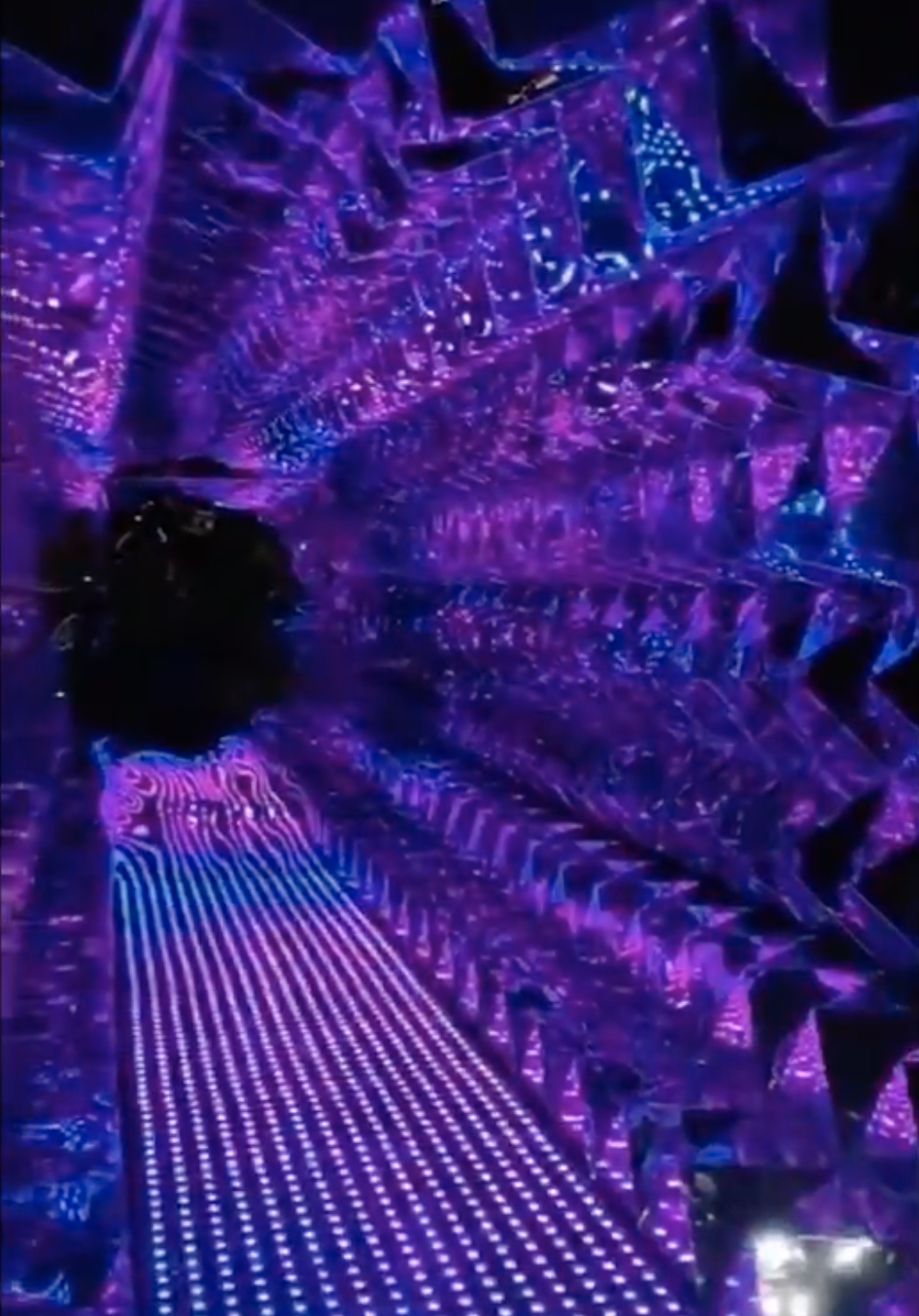 钻石隧道—光影装置.jpg